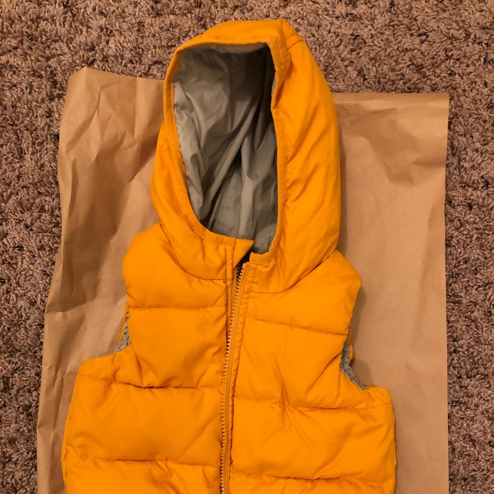 Excellent condition Baby Gap puffer vest in size 6-12 months